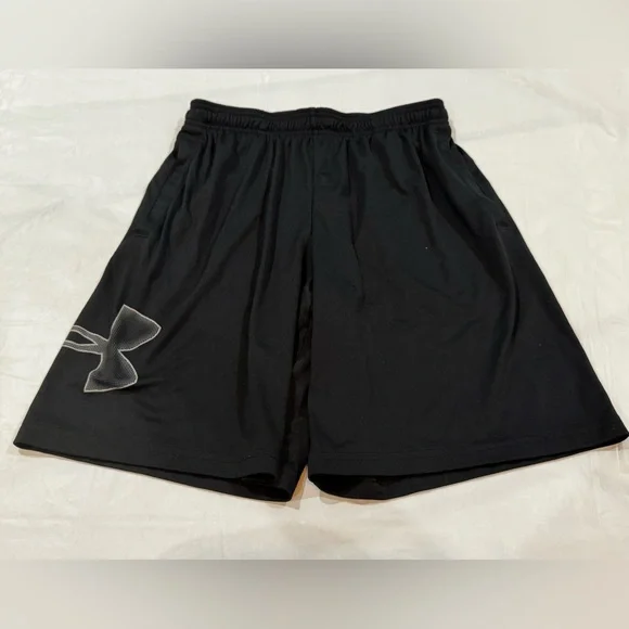 370. Under Armour Black Men's Shorts - Picture 5 of 5